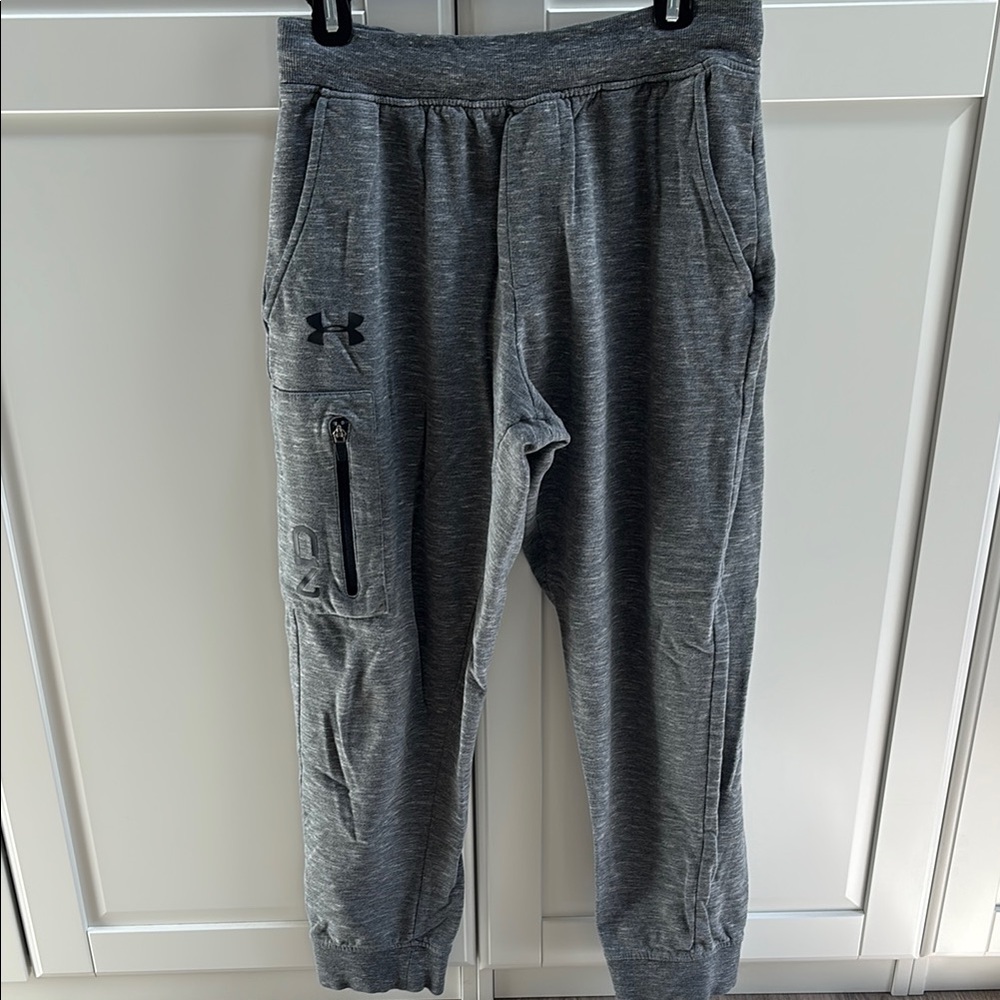 Under Armour men’s Gray Jogger Pants